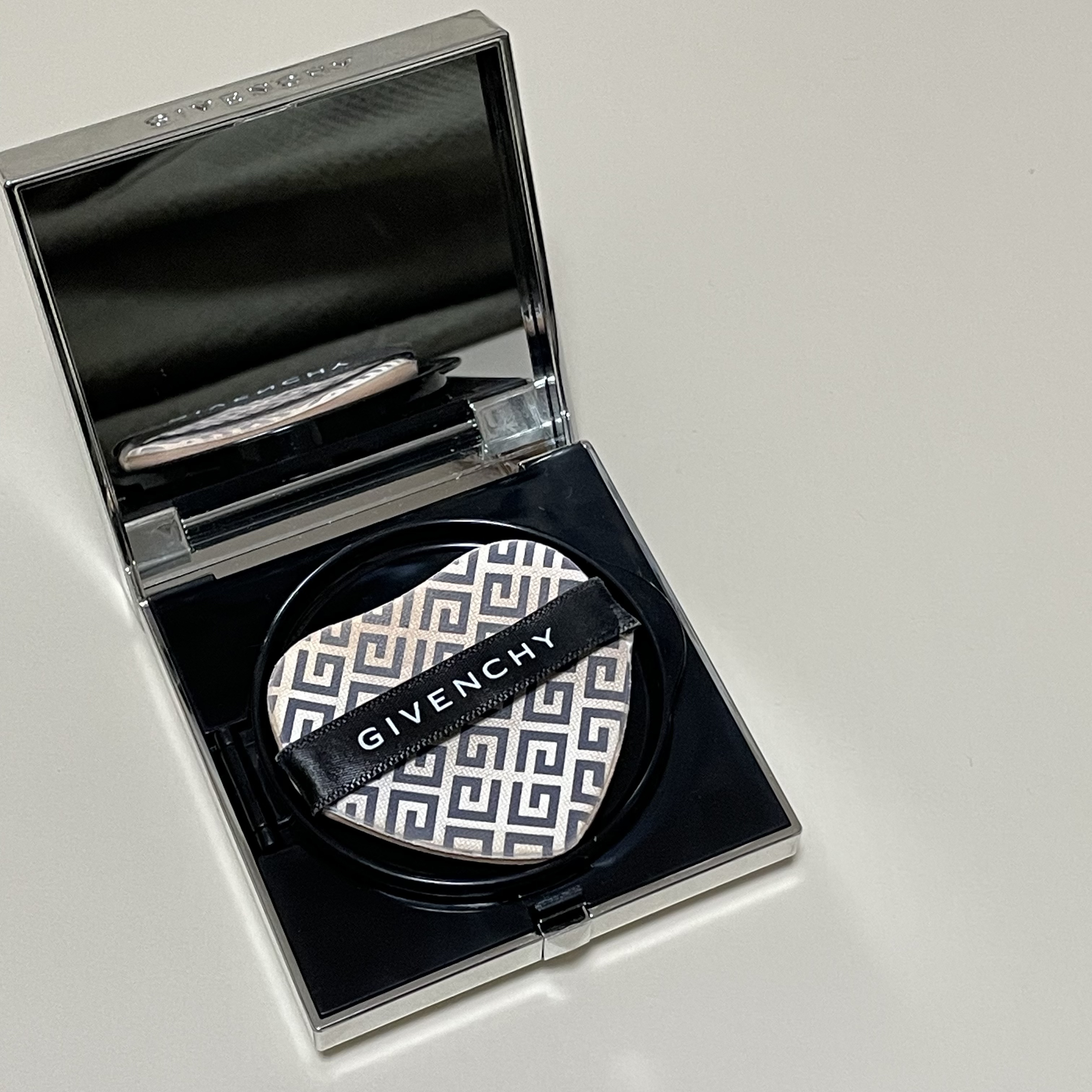 タン・クチュール・クッション タン・クチュール・クッション（クチュール コレクション 2023） /GIVENCHY/クッションファンデーションを使ったクチコミ（1枚目）