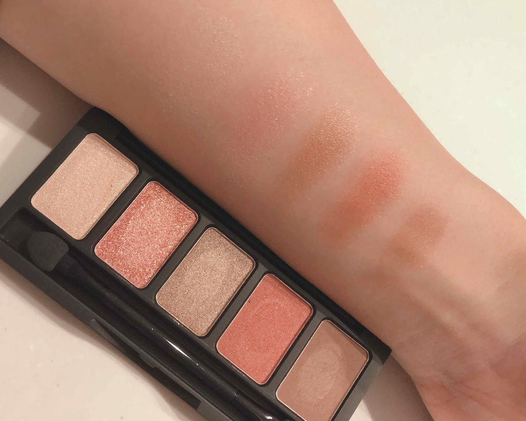 ドド アイシャドウパレットのクチコミ「娘がいきなり買ってきてくれました(^^)


クリスマス前のご機嫌とりかしら…笑


見かけた.....」（2枚目）