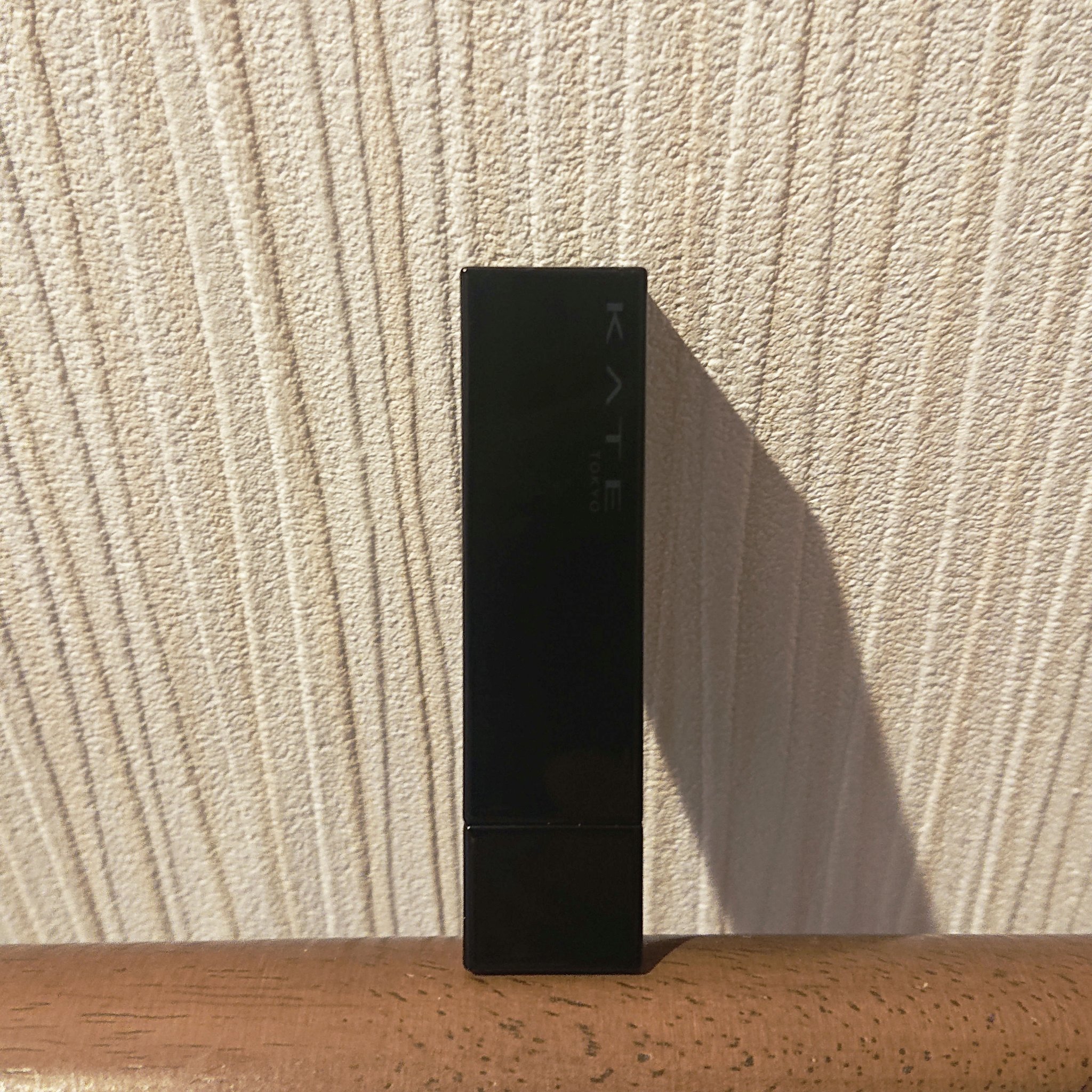 【使った商品】KATEリップモンスター02ピンクバナナ
【パーソナルカラー】イエベ春 明るさ◎ くすみ✕ 高彩度✕
【色味】どちらかというと黄みよりのピンクのはずが…
【色もち】◎
【質感】ツヤ
【保湿】○
【良いところ】さすがの色持ち！ 