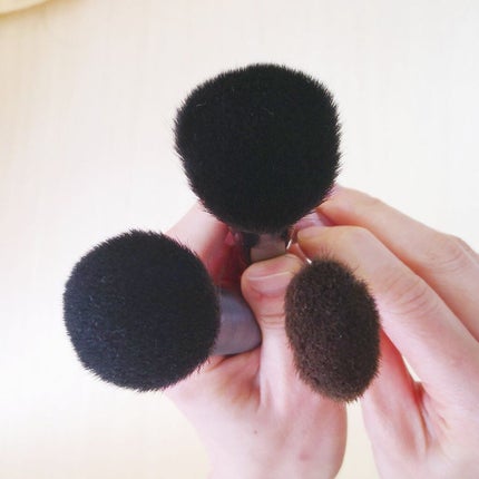 KUMO Tapered Powder Brushのクチコミ「初めてのレビューはブラシにします
ブラシが好き、道具が好きです
テーパードな形のブラシは肌にあ.....」(2枚目)