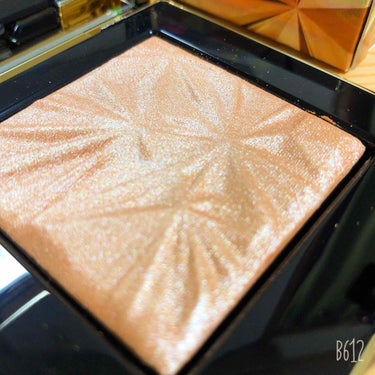 BOBBI BROWN ハイライティング パウダー デュオ(LOVES RADIANCE COLLECTION)のクチコミ「　
Bobby brown 2019ホリデーコレクション
リュクスイルミネイティングパウダー
.....」（2枚目）