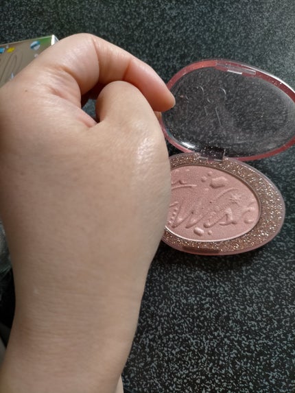 フィー グリッツストーンハイライター HL06 ブリスシェル/fwee/パウダーハイライトを使ったクチコミ(2枚目)