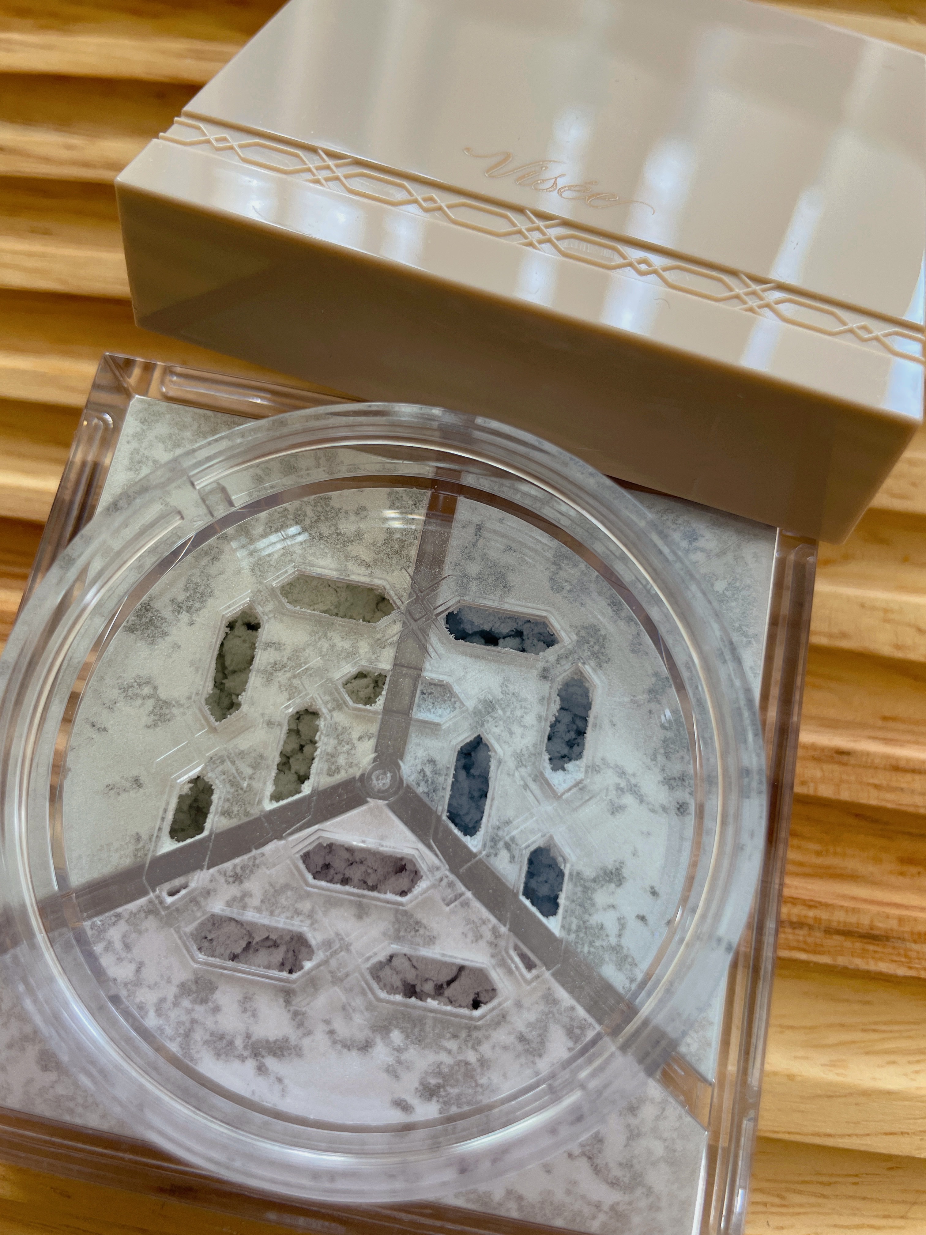 トリニタス グロウ パウダー/Visée/ルースパウダーを使ったクチコミ（2枚目）