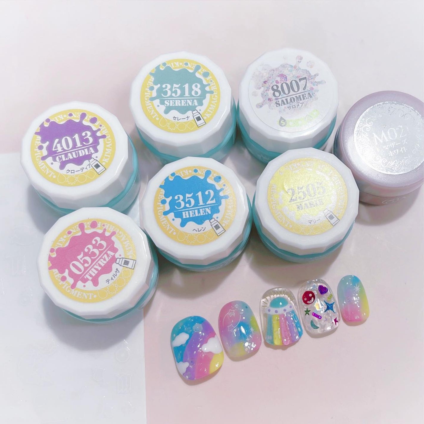 なかやまちえこ on LIPS 「☁️🛸☁️365日ネイル140日め⠀追記⠀ホログラムはかなり昔..」(2枚目)