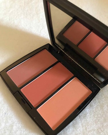 アナスタシア ビバリーヒルズ Blush Trio のクチコミ「アナスタシアのパウダーチーク🌸
Peachy loveって色🌸

粉が軽過ぎて、ブラシで付ける.....」（1枚目）