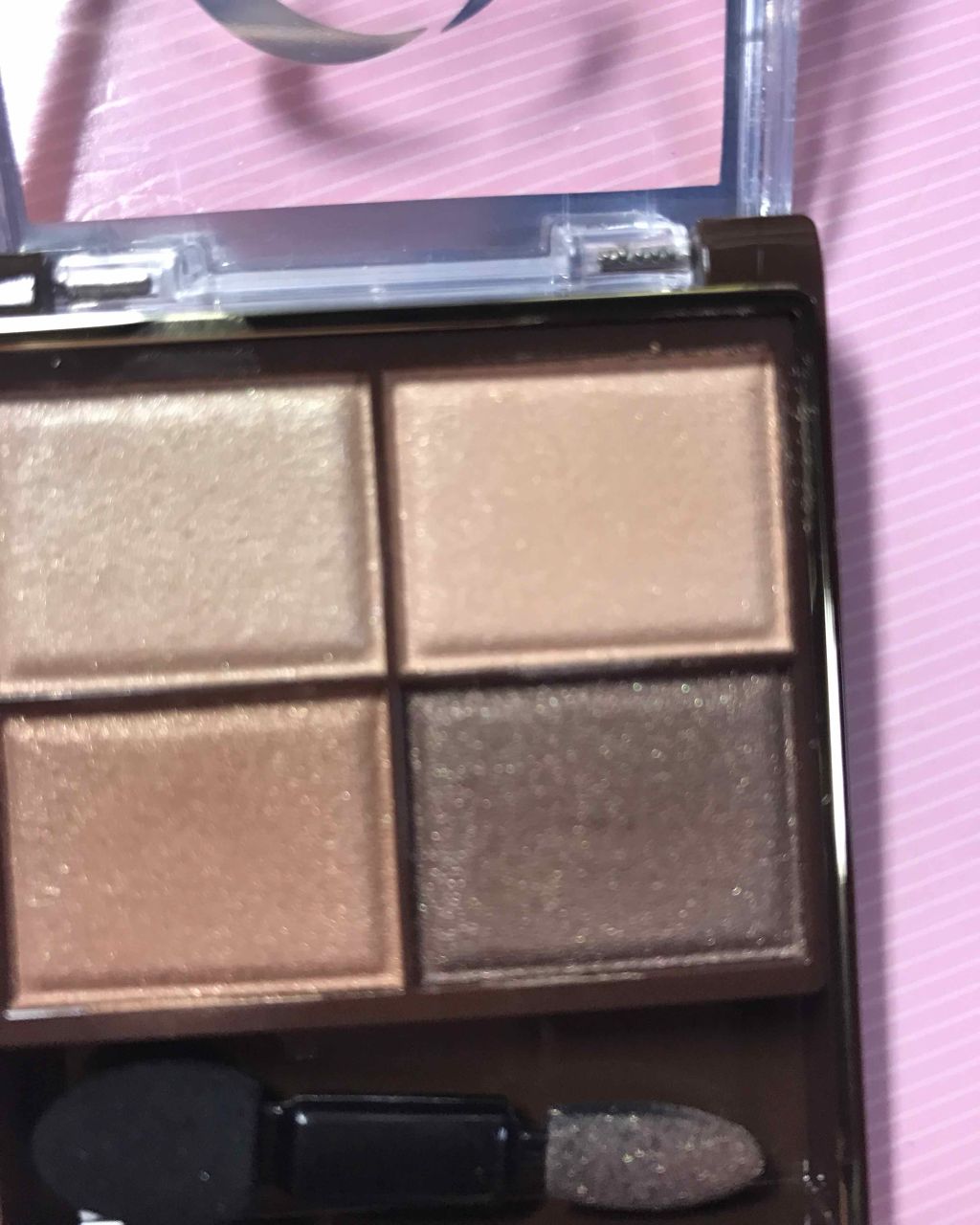 私の大好きなブラウンアイシャドウ♡

エクセル  スキニーリッチシャドウ SR01

順番にまぶたに乗せていくだけで自然なグラデーションが作れる、仕上がりに大満足（笑）

ルナソル  マカロングロウアイズ 01

ほんのり濡れたような艶のあ