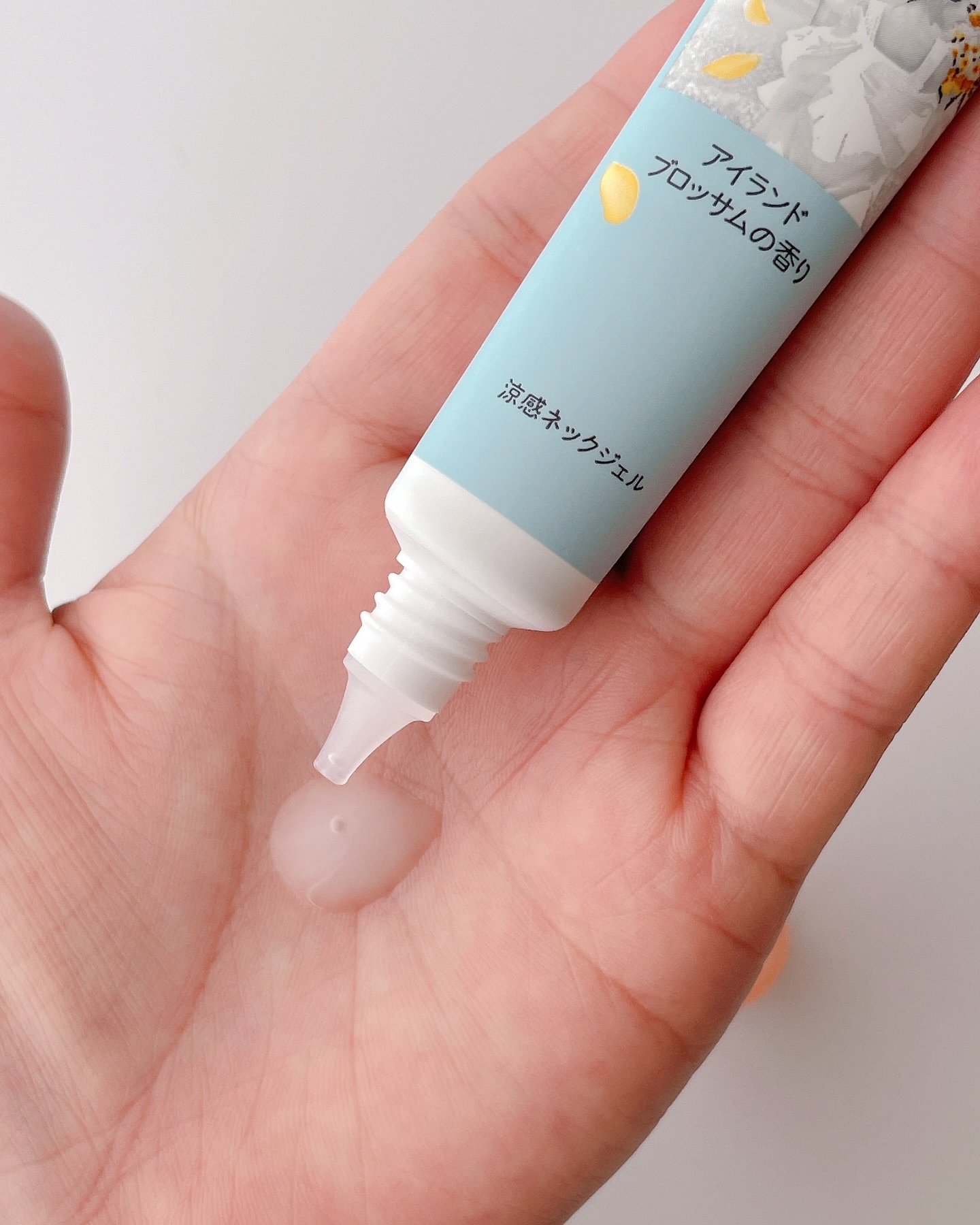 8x4 アロマスイッチ 涼感ネックジェル アイランドブロッサムの香り/８ｘ４/デオドラント・制汗剤を使ったクチコミ（3枚目）