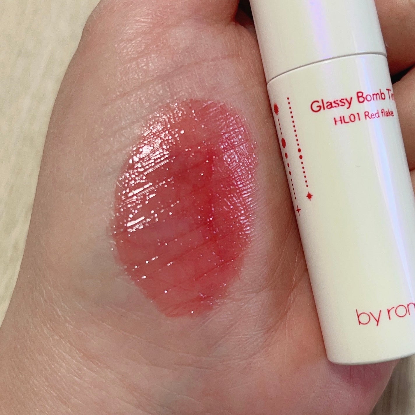 アンドバイロムアンド グラッシーボムティント/&nd by rom&nd/リップティントを使ったクチコミ(2枚目)