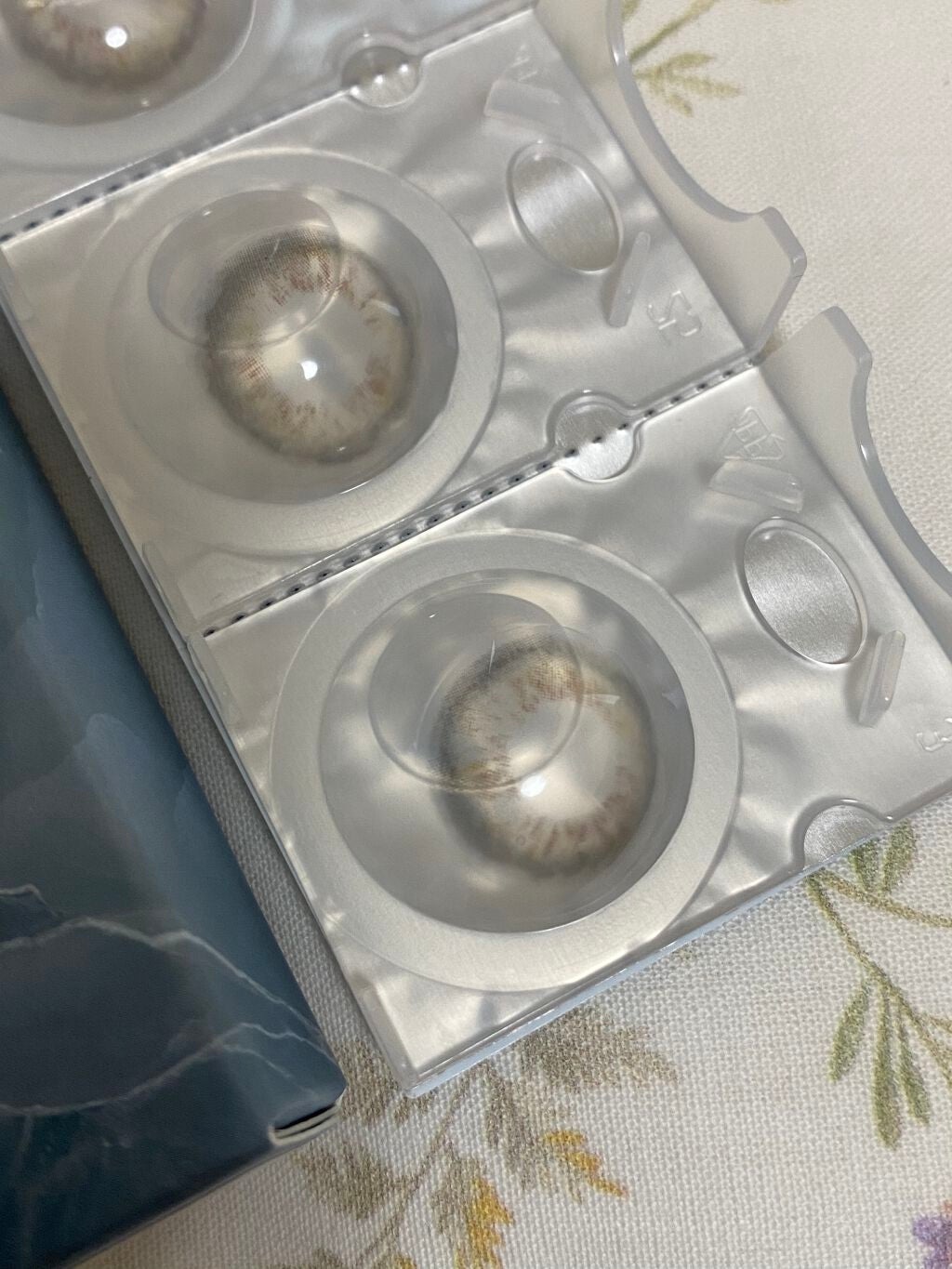 マカロニちゃん on LIPS 「新発売のmiiumミューム から気になったカラコンがあったので..」(2枚目)