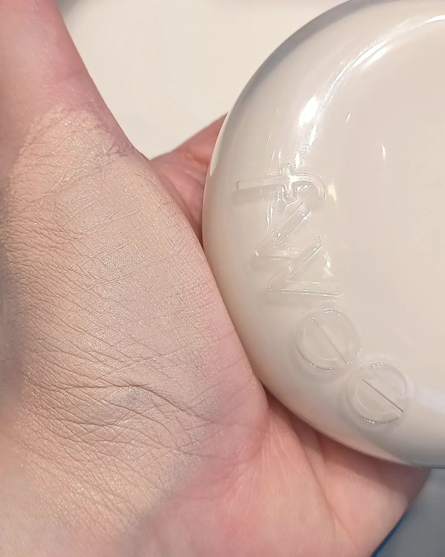 フィー クッションエッグフィットカバー 1.5 ピーチ/fwee/クッションファンデーションを使ったクチコミ（3枚目）