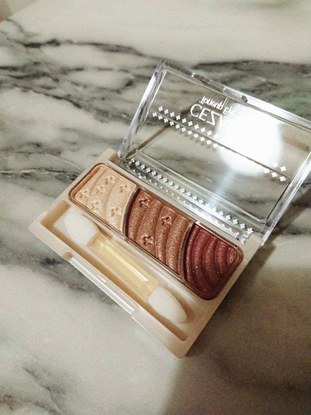 トーンアップアイシャドウ/CEZANNE/アイシャドウパレットを使ったクチコミ（2枚目）