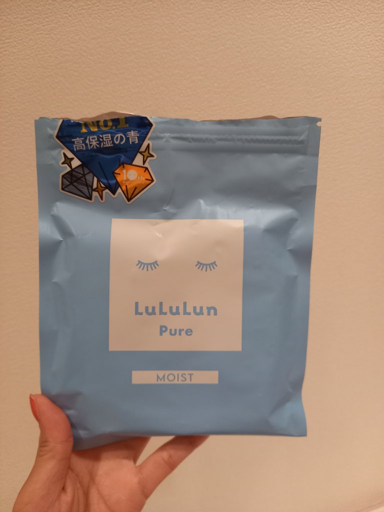 ルルルンピュア 青　モイスト

前回ピンク使用しまして、
かなり時が経ち←
やっと青デビュー(笑)

1回目はピリピリしたけど、
あれは乾燥しすぎだったのかな？
2回目使ったとき
使用後は思ったよりさっぱりだったけど、
よく浸透させたら吸い