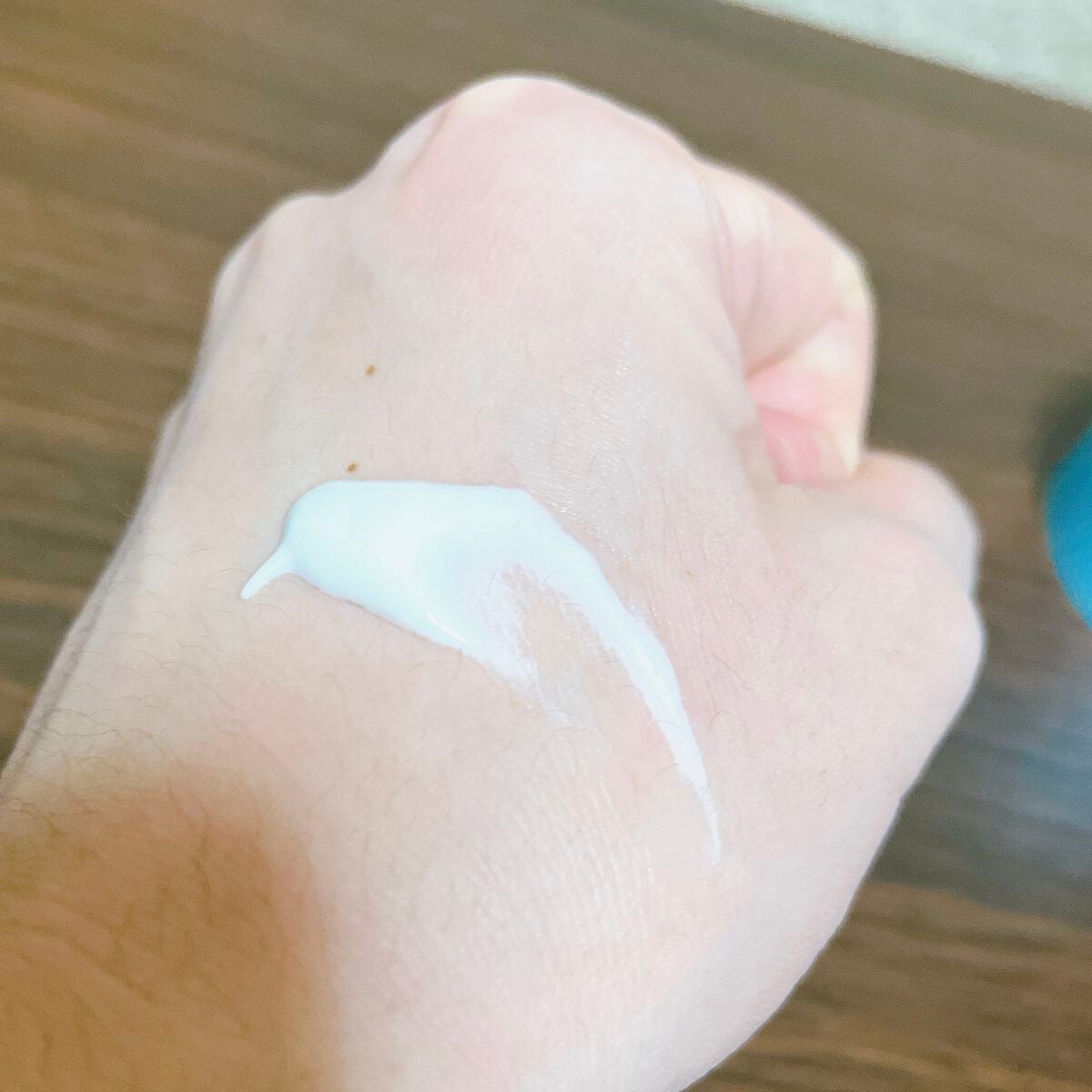 なご on LIPS 「肌ラボ極潤UVホワイトゲル超面倒臭がり&低血圧で朝起きれない僕..」(3枚目)