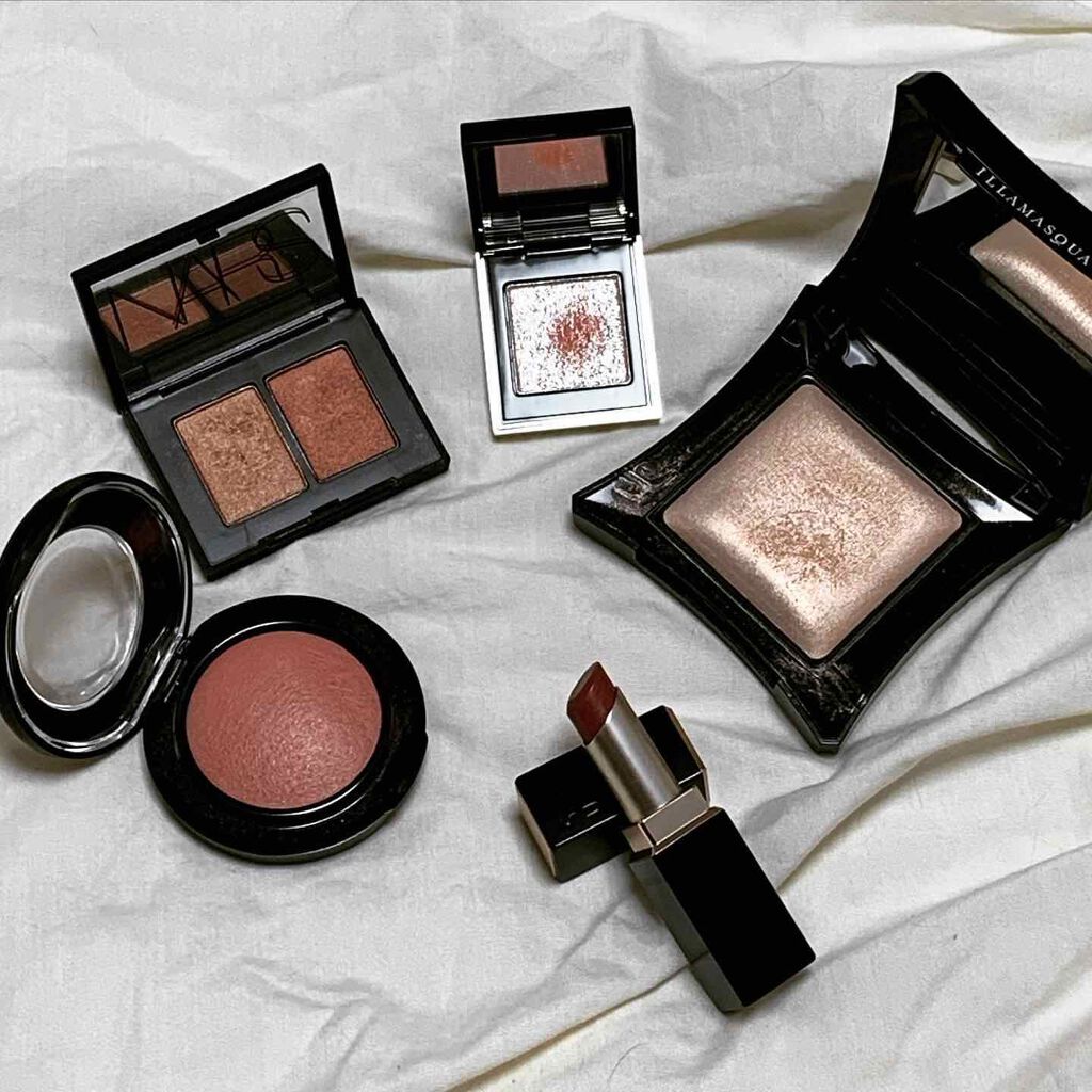 beyond powder/Illamasqua/パウダーハイライトを使ったクチコミ（2枚目）