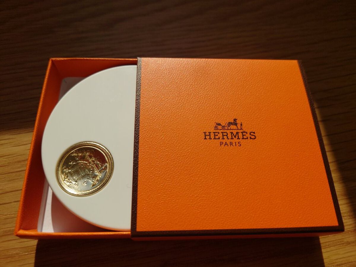 プードル オルフェーヴル フェイス&アイ イルミネイティングパウダー/エルメス/プレストパウダーを使ったクチコミ(4枚目)