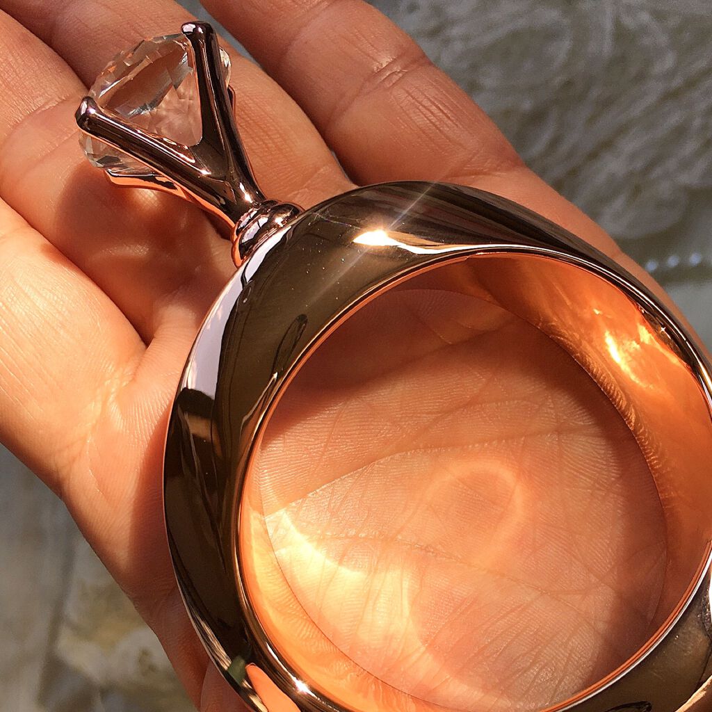 梅ちゃんアラフィフツヤ肌オタク on LIPS 「𓅪𓂃𓈒𓏸これかわいい…そして使える…これ、指輪風の「カッサ」て..」(6枚目)