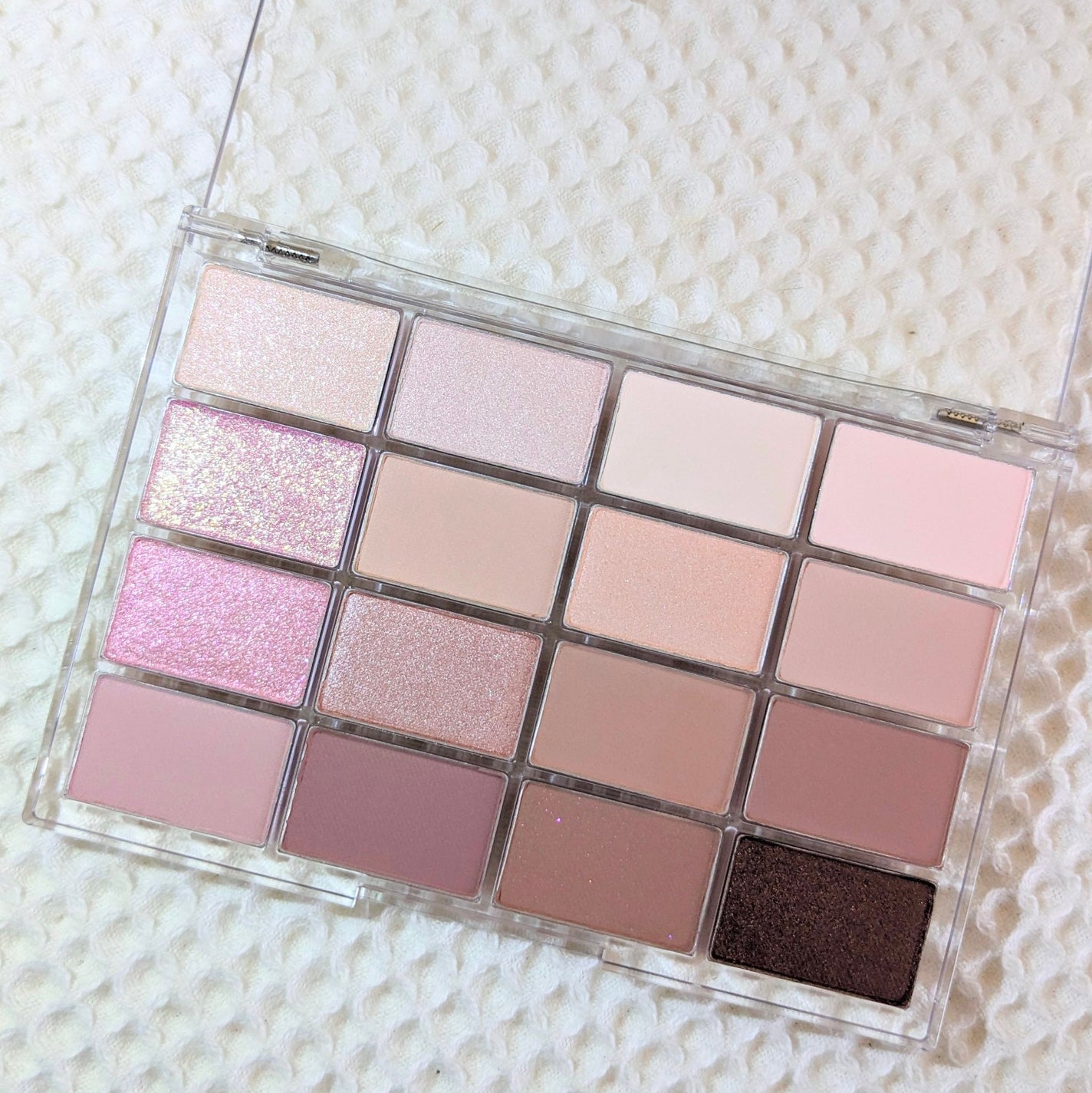 ソフトブラーリングアイパレット/wakemake/アイシャドウパレットを使ったクチコミ(2枚目)