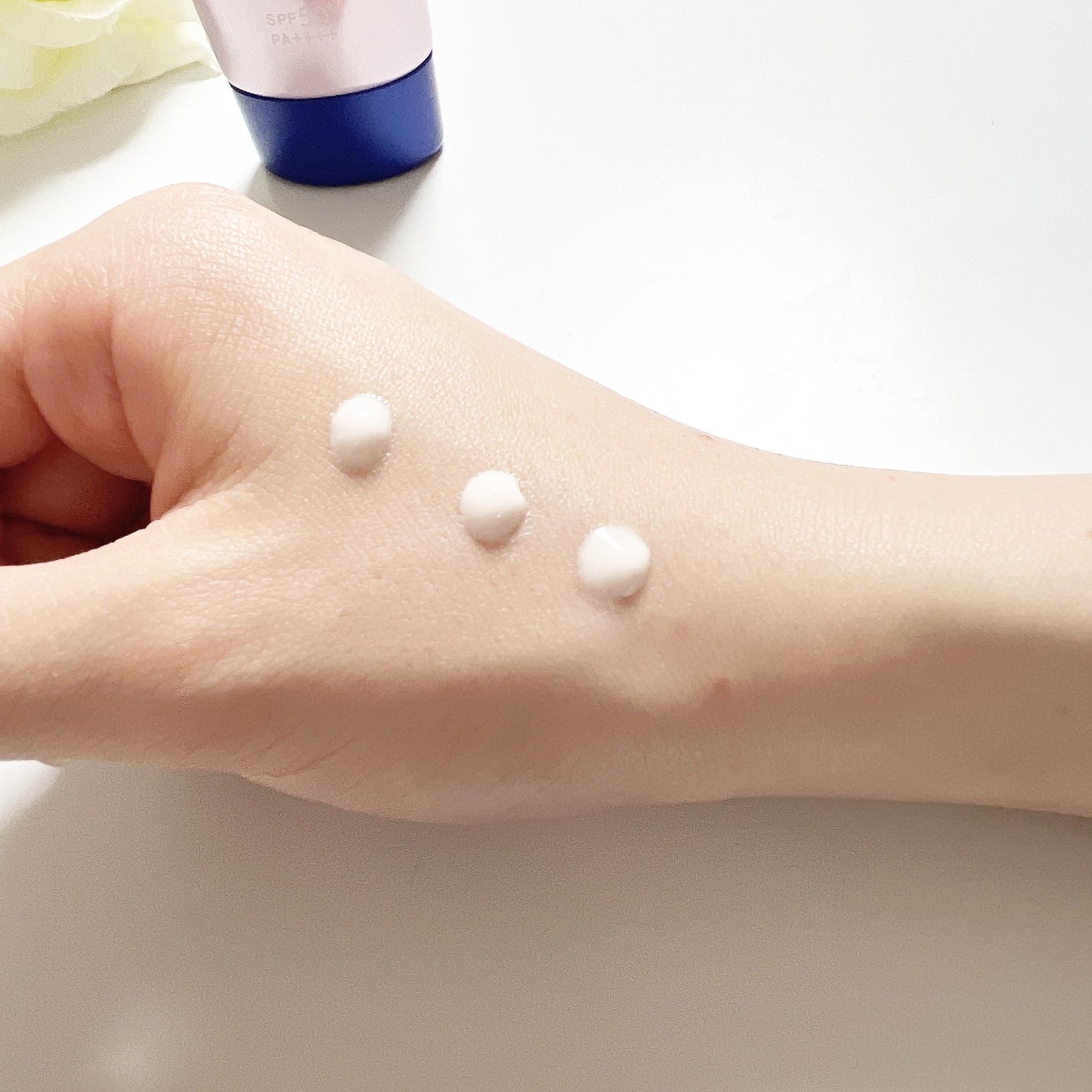 ニベアUV ディープ プロテクト&ケア トーンアップ エッセンス/ニベア/日焼け止めローションを使ったクチコミ(2枚目)