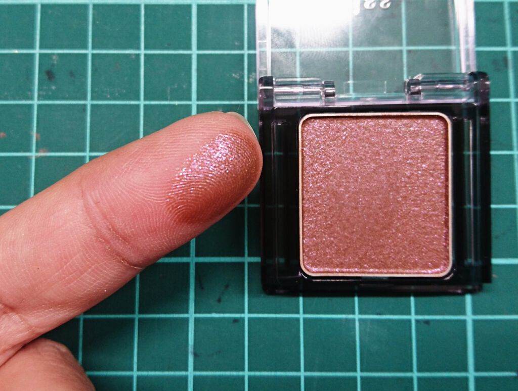 シアー グリッターアイズ/KiSS/単色アイシャドウを使ったクチコミ（2枚目）