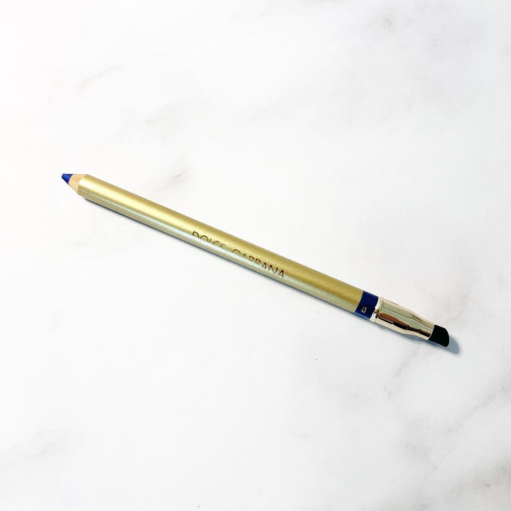 DOLCE&GABBANA BEAUTY ザ・アイライナーのクチコミ「しっかり深めの青色のペンシルライナー。
鮮やかすぎないので浮きすぎることなく黒のニュアンスチェ.....」（2枚目）