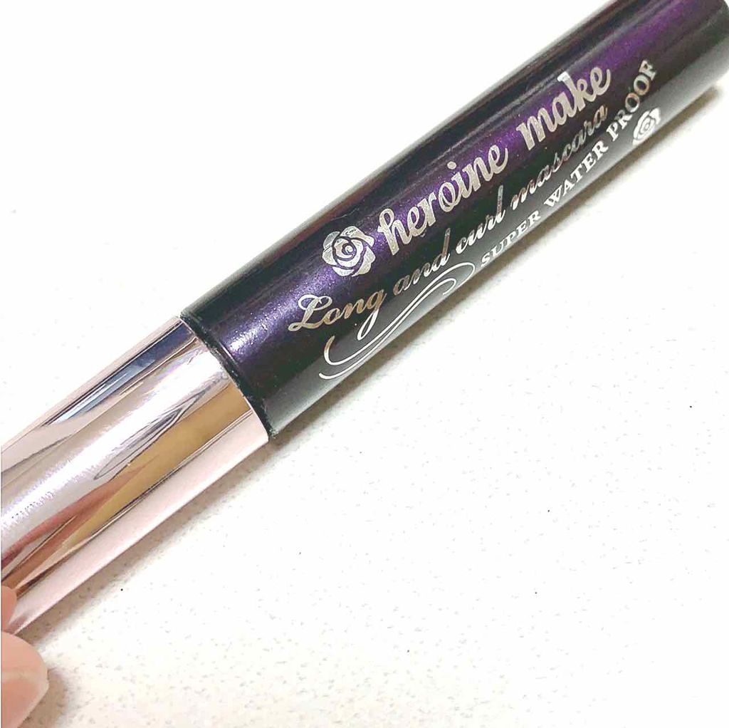 ヒロインメイク 
ロング＆カールマスカラ スーパーWP

1000円程。


このマスカラは多分4本目で、ここ暫くはこのマスカラしか使っていません。

ここまで気に入っている理由は、カールキープ力です。
今まで使ってきた他社のマスカラは、つ
