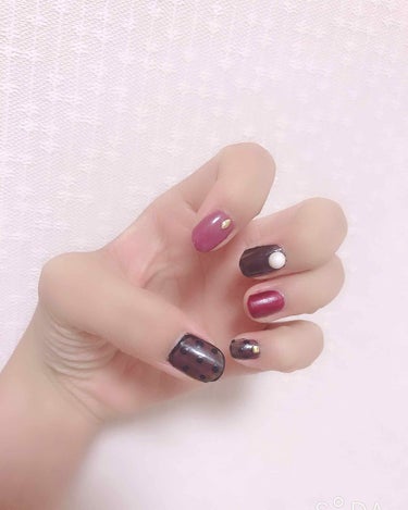 ネイルPart② 💅🏻💗

こんにちは(*Ü*)ﾉ"☀
まふゆです☃︎*

こちらもダイソーのサンリオネイルを使用しました
パーツもダイソーです☺️
シースルーの(ジェル)ネイルがなかったので
黒色だけ