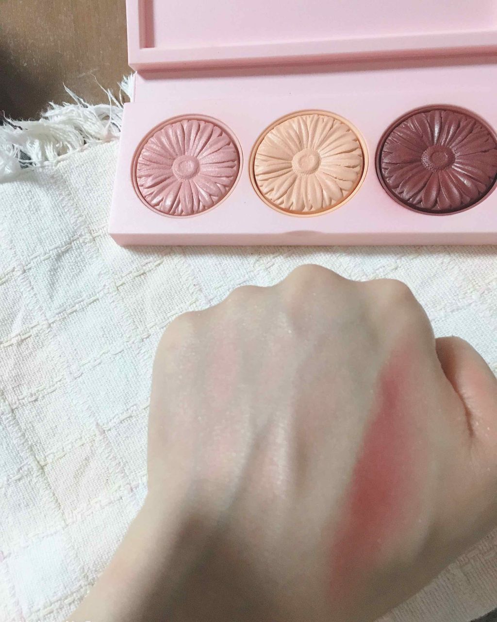 チーク ポップ オン ザ グロウ トリオ パレット/CLINIQUE/パウダーチークを使ったクチコミ(3枚目)