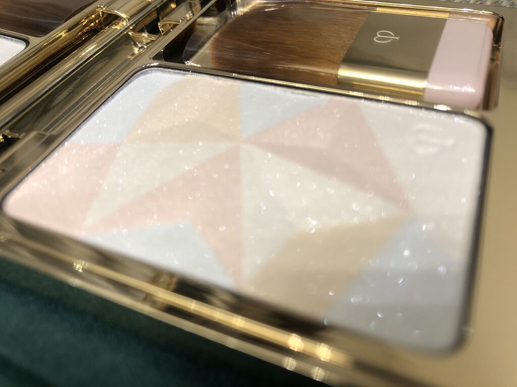クレ・ド・ポー ボーテ レオスールデクラ 103 Wonder-full Radiance【数量限定】/クレ・ド・ポー ボーテ/パウダーハイライトを使ったクチコミ（3枚目）
