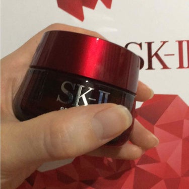 もうかれこれ5年程愛用してるSK-II

内側からツヤとハリを感じる

お手入れの最後の蓋をした感があって安心💗

翌朝までもち肌💗💗💗

手放せない系🤭💗

SK-IIはライン使いするとかなり
化粧ノ