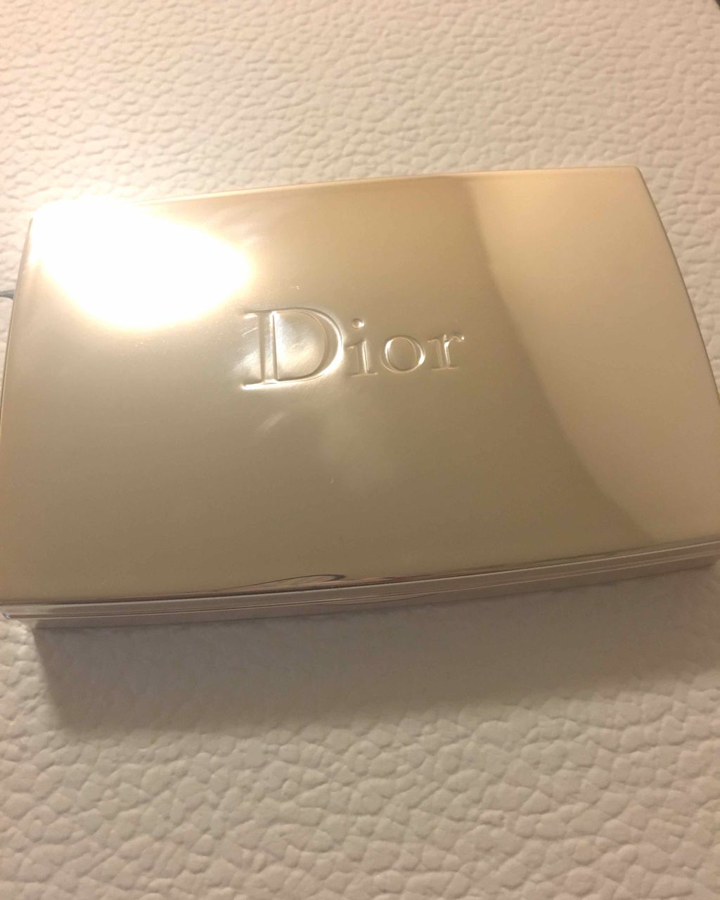 Dior カプチュール　トータル　トリプル　パウダーファンデーション  010