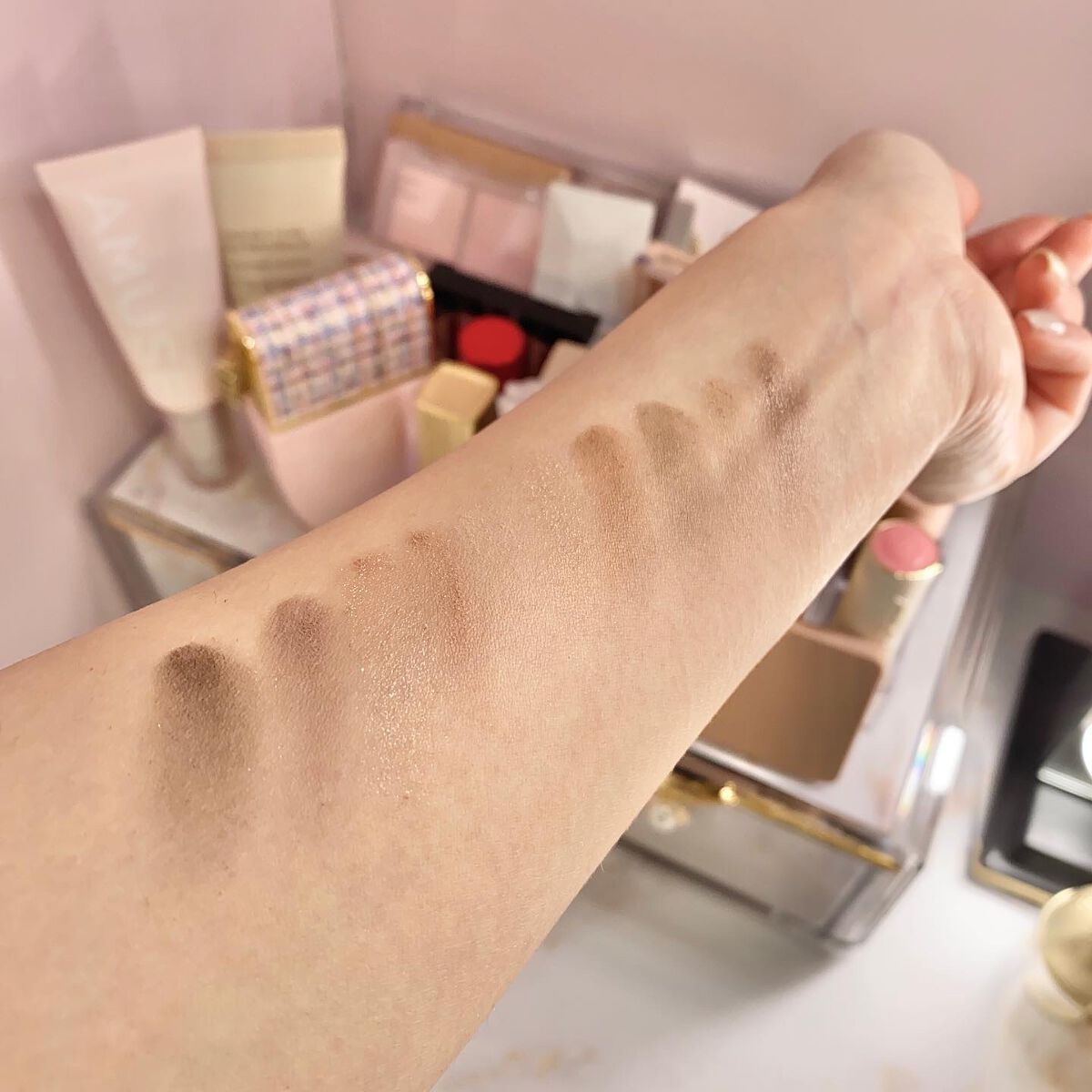 リッテちゃん on LIPS 「〈寒い時期に使いたいシャドウ〉ついついお気に入りばかり使いがち..」(3枚目)