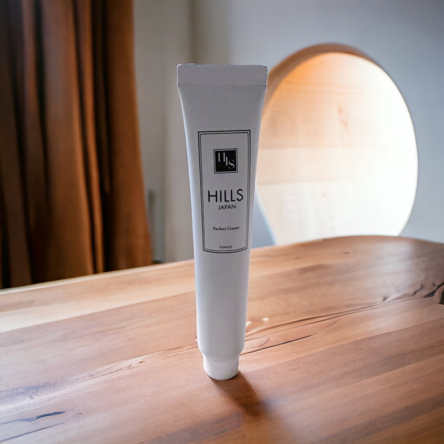 あやこ @フォロバ100 on LIPS 「HILLSハンドネイルクリーム手は年齢が現れやすいから、顔..」(1枚目)