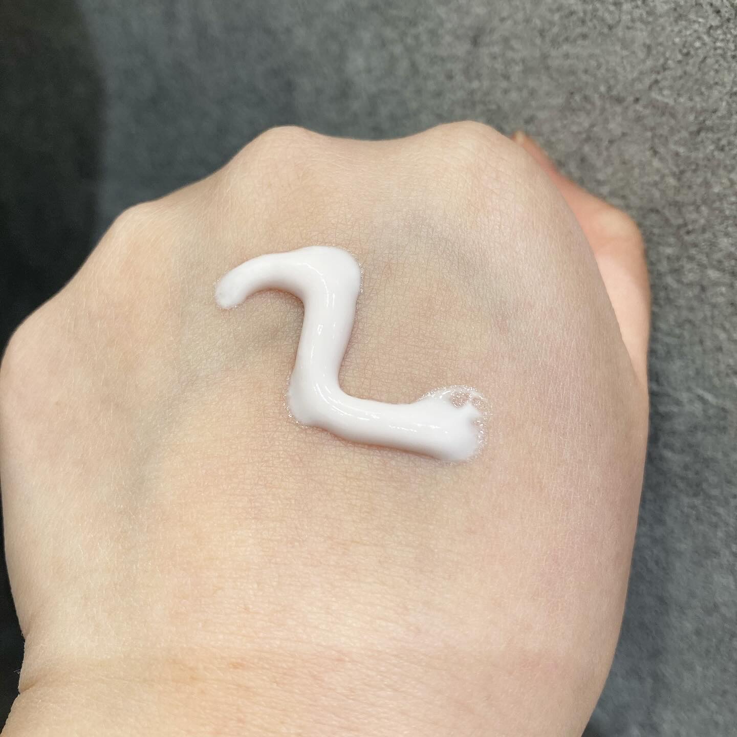 ニベアUV ディープ プロテクト＆ケア トーンアップ エッセンス/ニベア/日焼け止めローションを使ったクチコミ（2枚目）