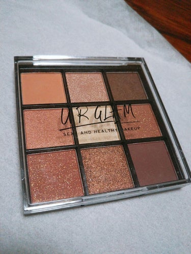 UR GLAM　BLOOMING EYE COLOR PALETTE/U R GLAM/アイシャドウパレットを使ったクチコミ（1枚目）