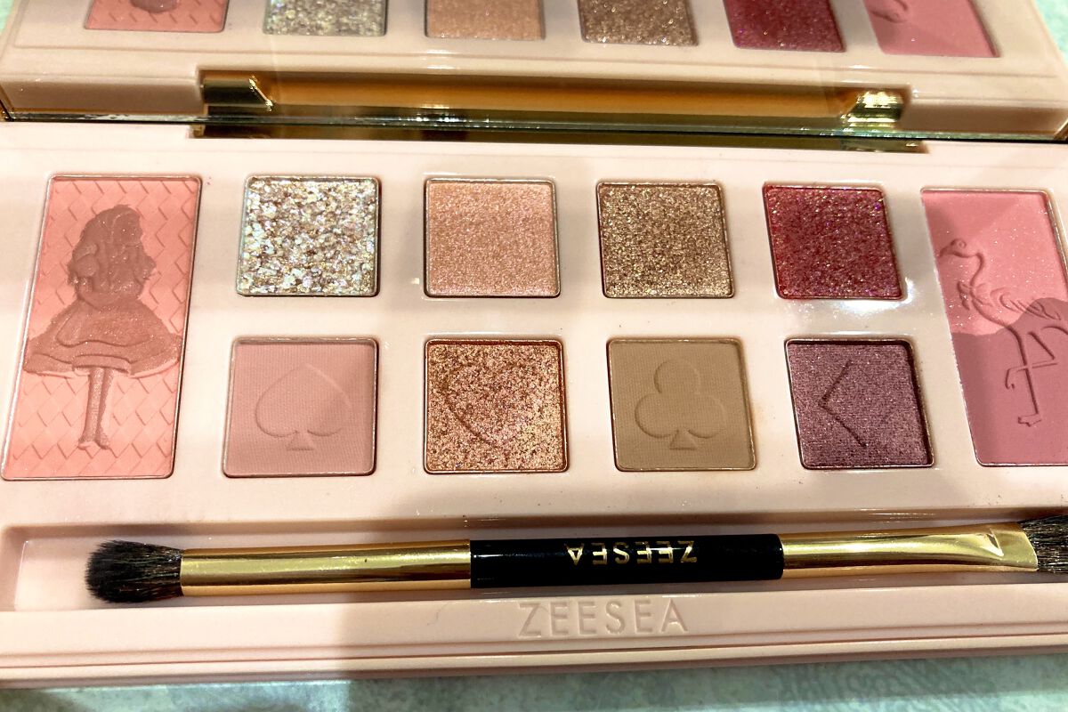 アリスドリームランドシリーズ 12色アイシャドウパレット（ZEESEA×大英博物館） 03 桃色フラミンゴ/ZEESEA/アイシャドウパレットを使ったクチコミ（2枚目）