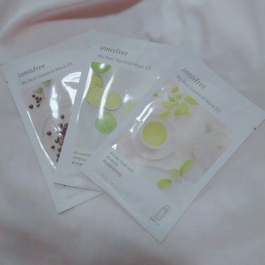 Innisfreeのパックです💕
値段がお手頃で良いですよね！6枚くらい買った覚えがあります笑

今回は3種類のパックをレビューしていきます。

🍵グリーンティー
Innisfreeのグリーンティーって