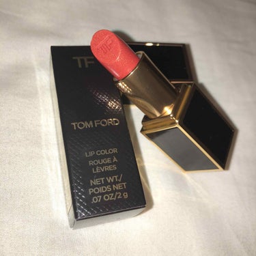 ツイッターで話題になっていたから買ってみたTOMFORD BEAUTYの BOYS&GIRLS LIP COLOR.......
購入したのは 64番のHIROっていうなんとも日本的な名前🤔🤔🤔
ラメ入