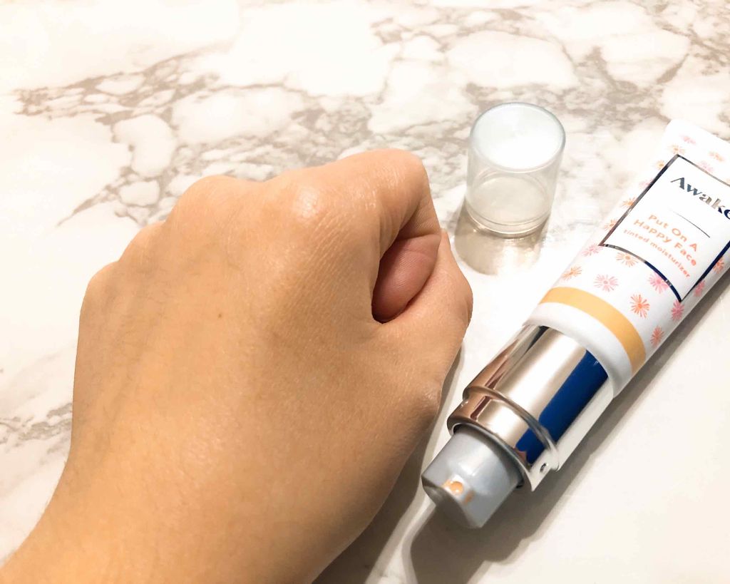 プットオンアハッピーフェイス ティンティド モイスチュアライザー/Awake/CCクリームを使ったクチコミ（3枚目）