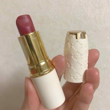 
セザンヌの赤リップ💄402

コスパ良し発色良し
 色持ち良し🙆‍♀️👌👍💕

#セザンヌ#赤リップ
