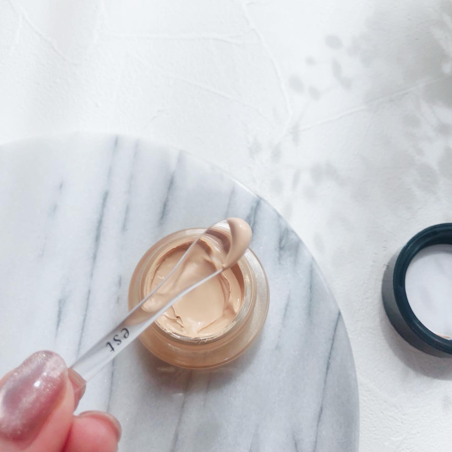 エスト フローレス コンシーリング クリームファンデーション/est/クリーム・エマルジョンファンデーションを使ったクチコミ（2枚目）