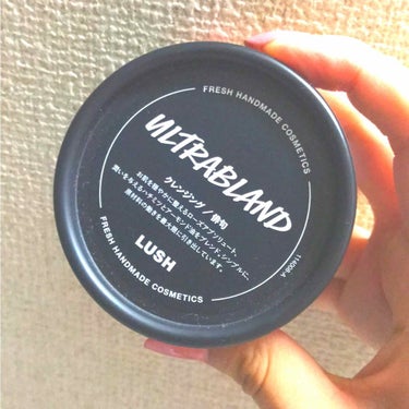 LUSHのクレイジングです。
スッピンの時に使います。
まずこのクリームを顔に馴染ませて、蒸しタオルで拭き取ってから洗顔。

次の日の化粧がとてつもなくよくなります。
お肌をオフする日にやるといいです！