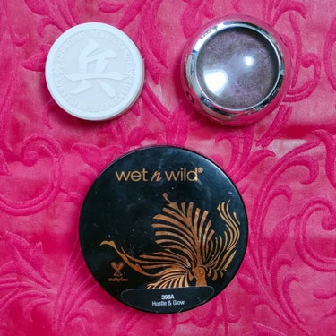 MegaGlo Loose Highlighting Powder/wet 'n' wild/ルースパウダーを使ったクチコミ（2枚目）