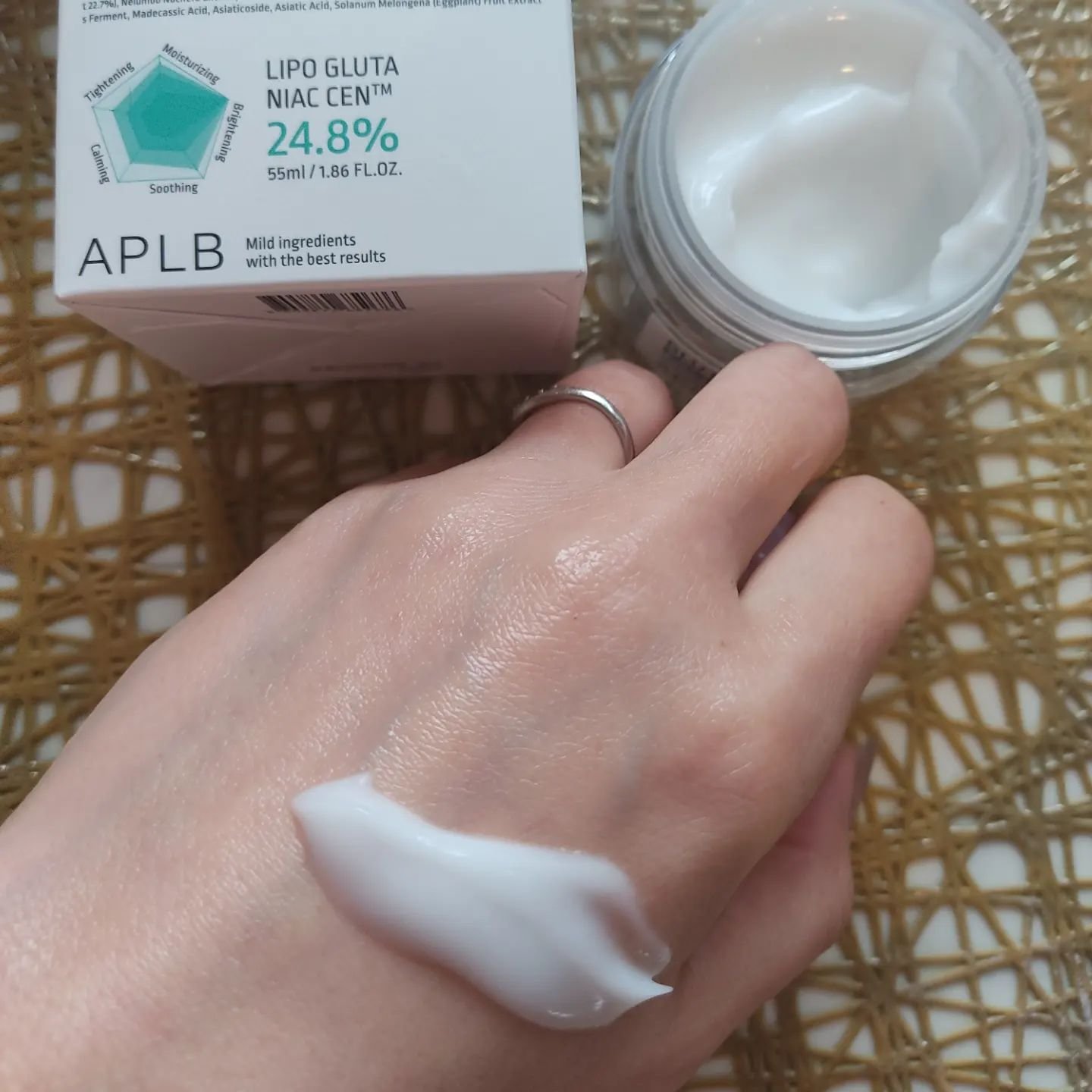 グルタチオンナイアシンアミドアンプルセラム/APLB/美容液を使ったクチコミ（3枚目）