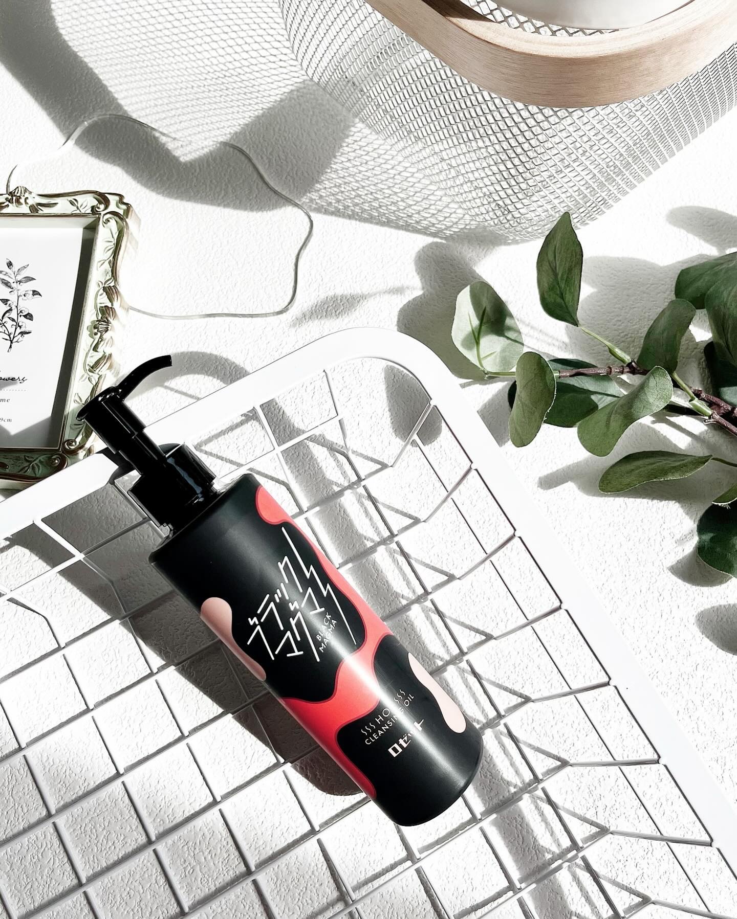 温感×角栓するっと新感覚！
__________________________________
⁡
ブラックマグマ ホットクレンジングオイル
__________________________________
⁡
"マグマのような"温感