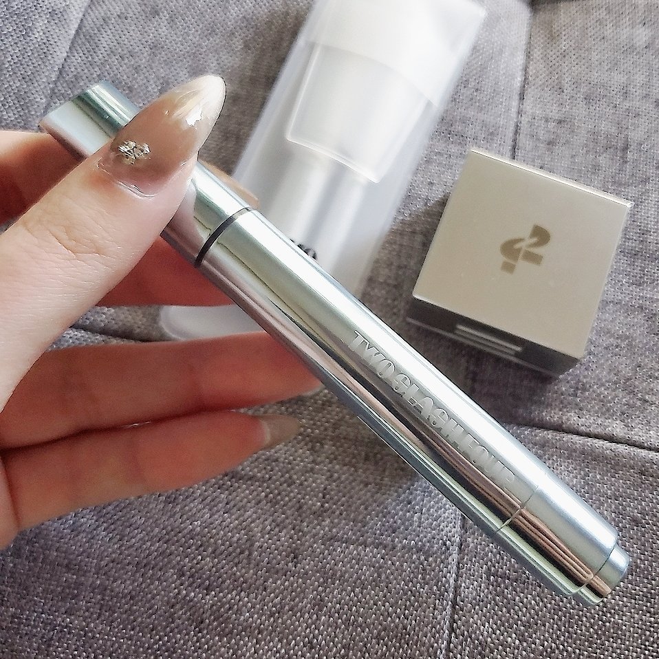 ストロビングフェイスキューブ/TWO SLASH FOUR/ハイライトを使ったクチコミ（2枚目）