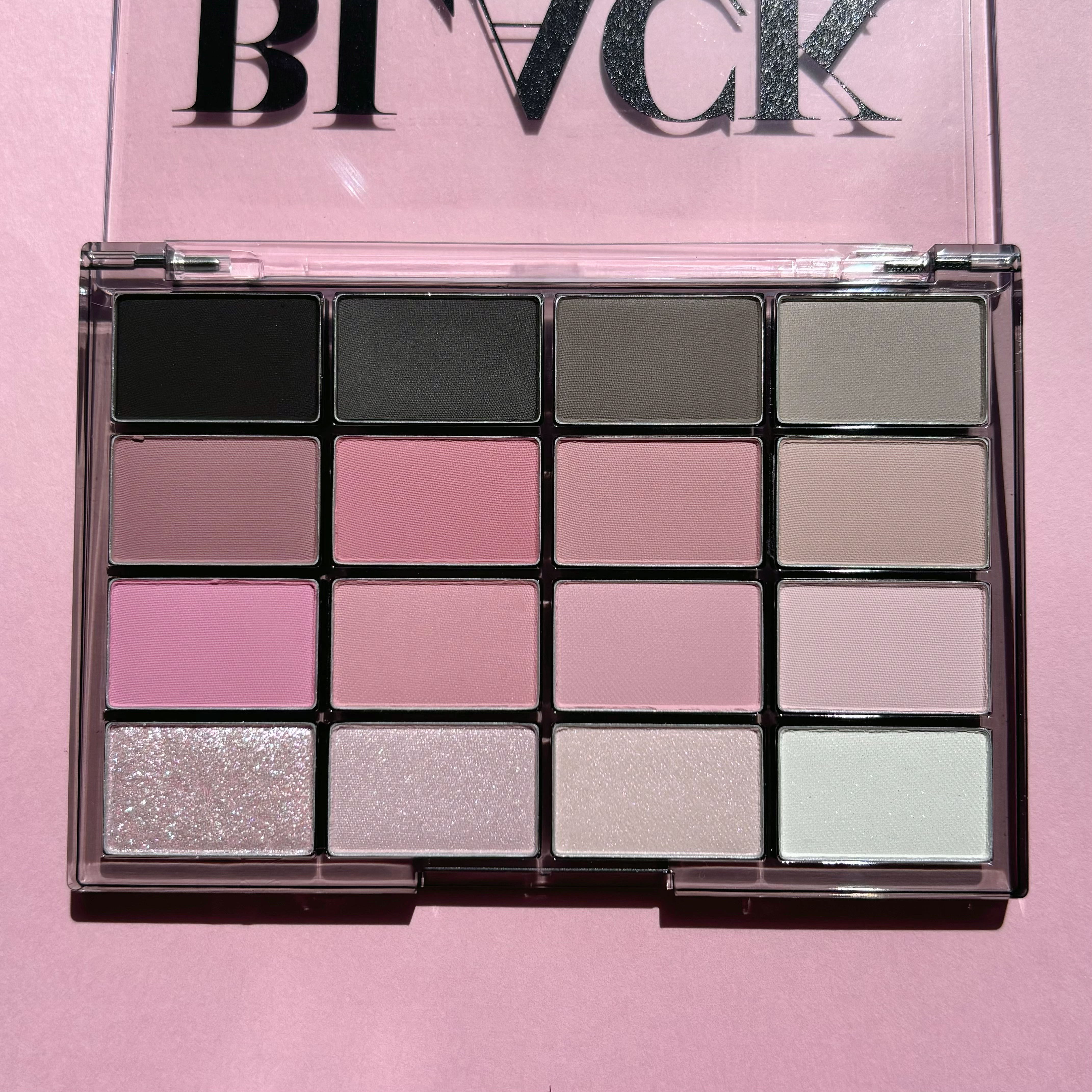 ソフトブラーリングアイパレット/wakemake/アイシャドウパレットを使ったクチコミ（2枚目）