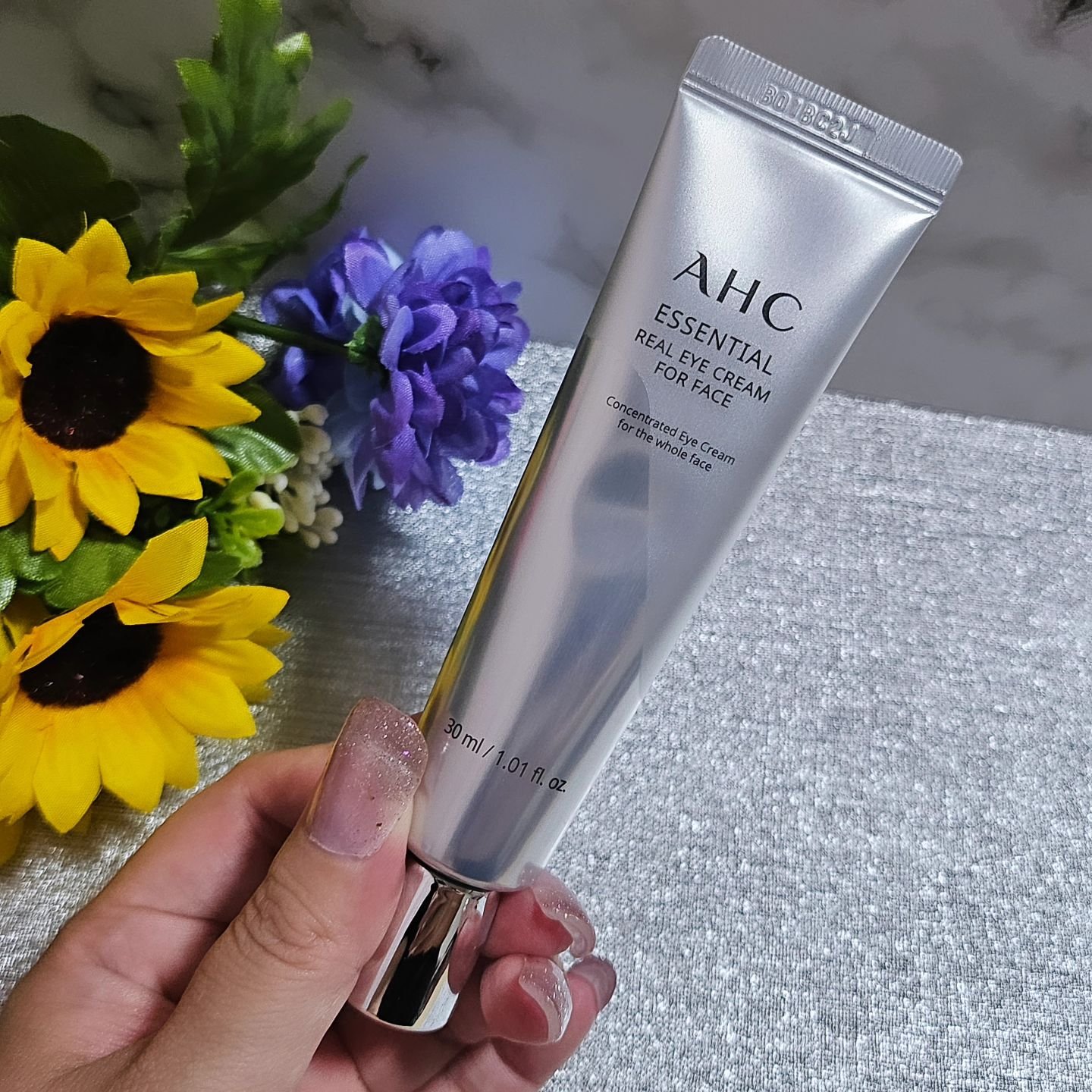 エッセンシャル リアル アイクリーム フォーフェイス/AHC/アイケア・アイクリームを使ったクチコミ（2枚目）