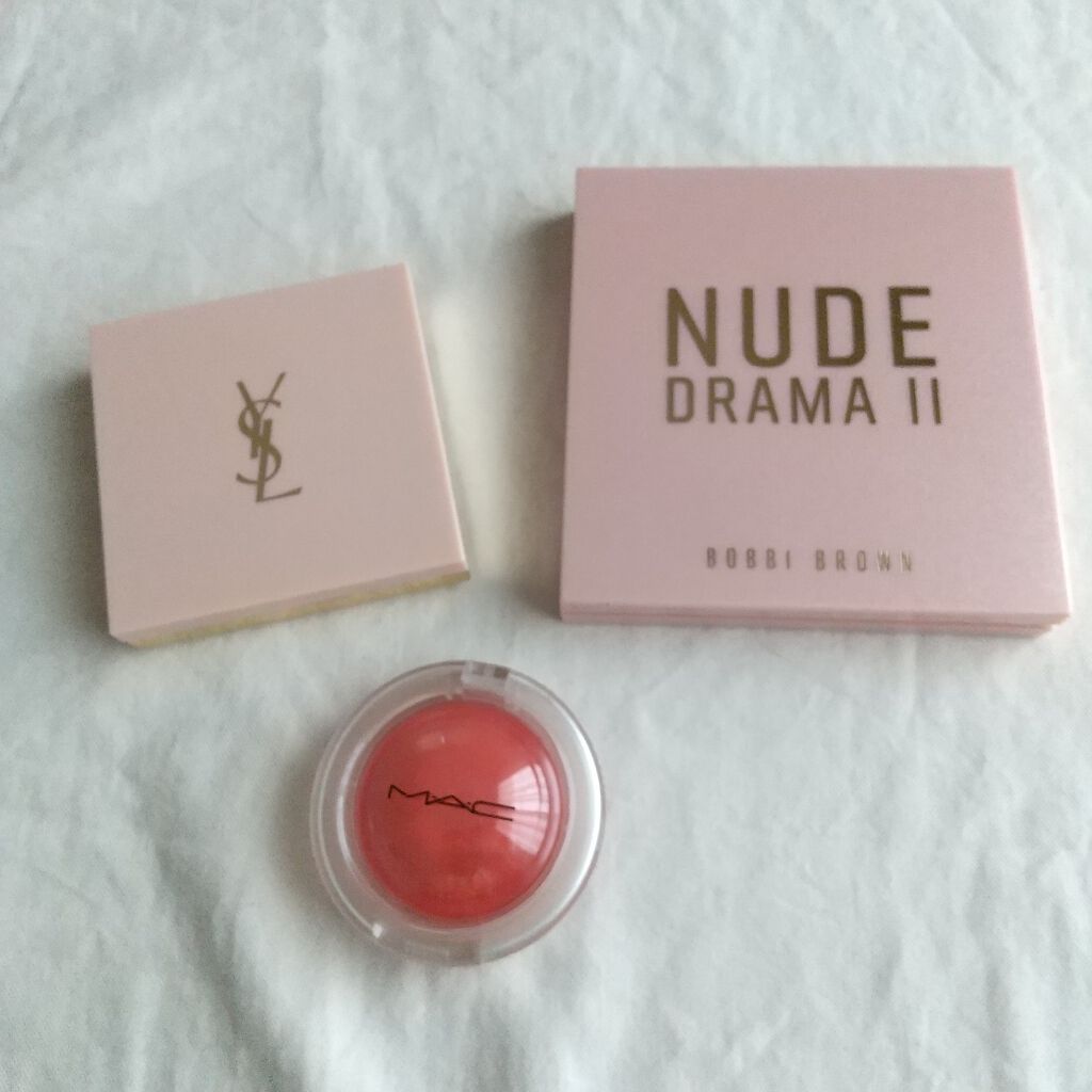 ラディアント タッチ 3D グロウ/YVES SAINT LAURENT BEAUTE/プレストパウダーを使ったクチコミ(1枚目)