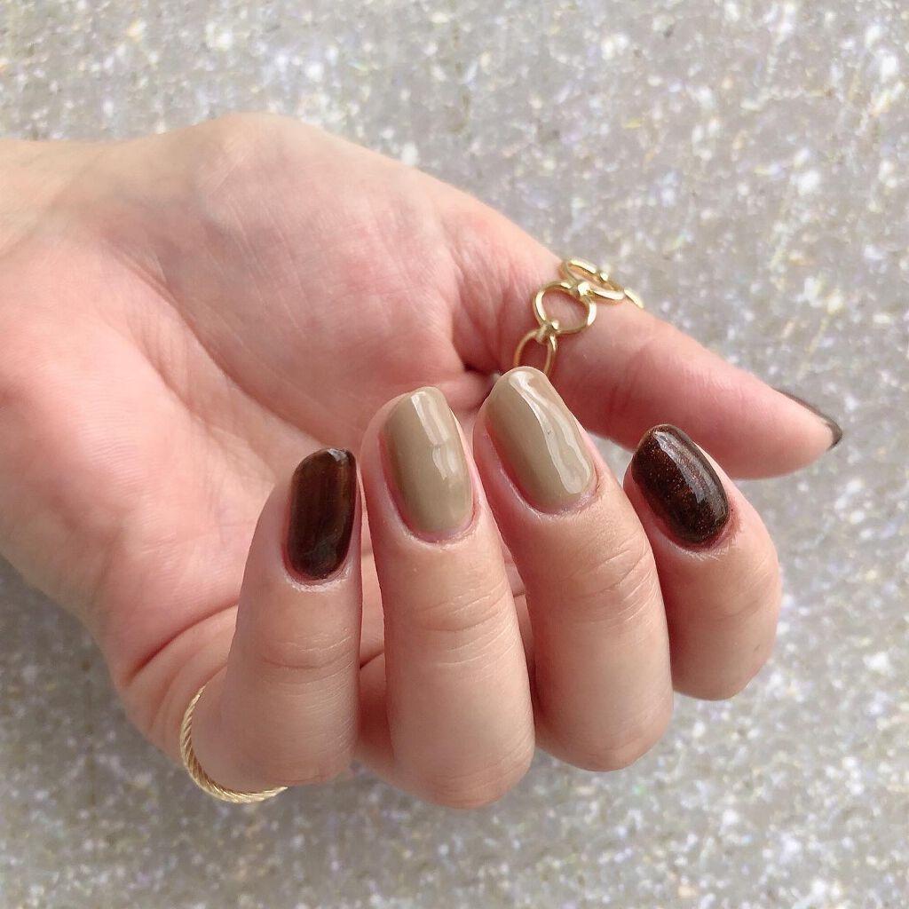 hydrangea✨ on LIPS 「本日のネイル💅☀︎めーっちゃシンプルに2カラーのベタ塗りです୧..」(2枚目)