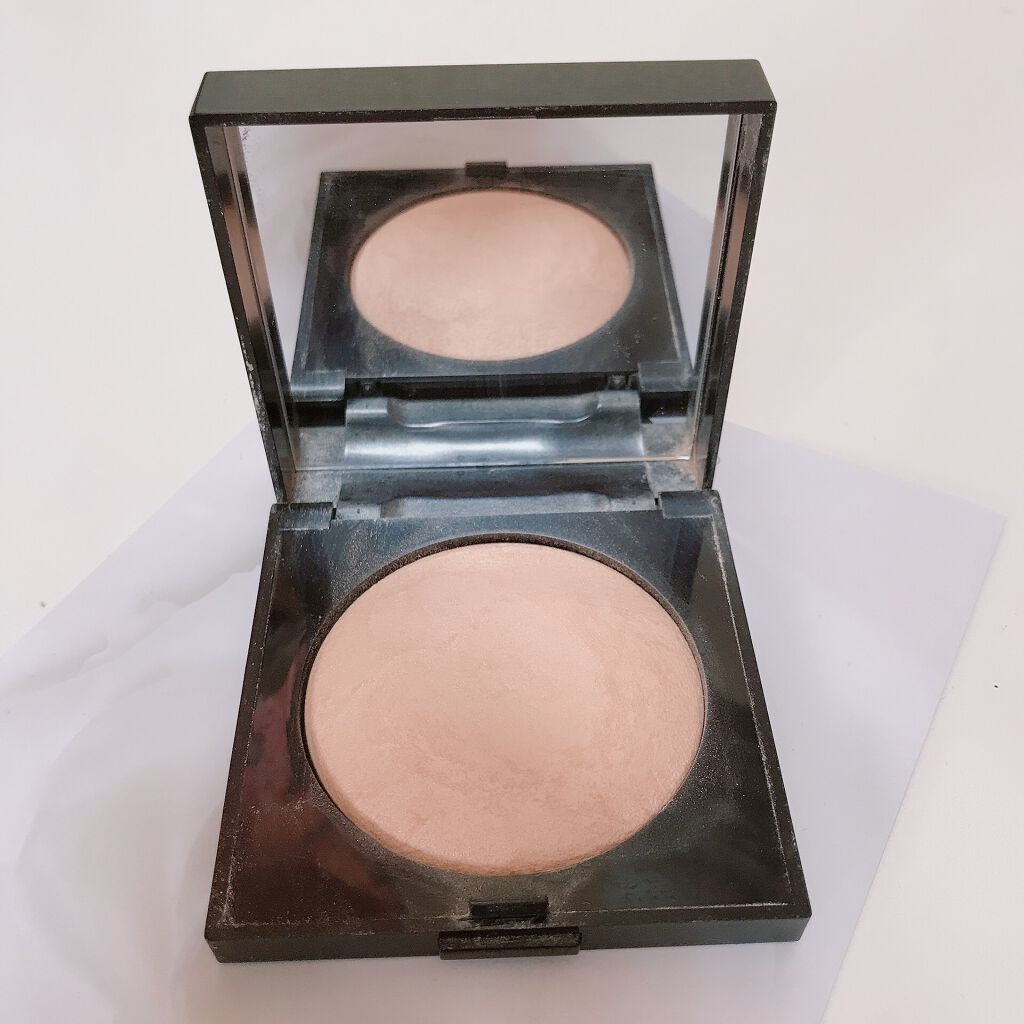 マットラディアンス ベイクドパウダー ハイライト01/ローラ メルシエ/パウダーハイライトを使ったクチコミ(1枚目)